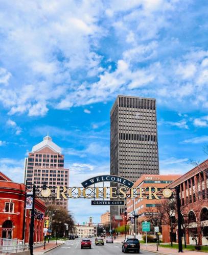 Nespecifikovaný výhled na destinaci Rochester nebo výhled na město při pohledu z prázdninového domu