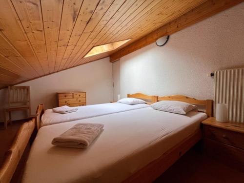 Una cama o camas en una habitación de Appartements 3 chambres