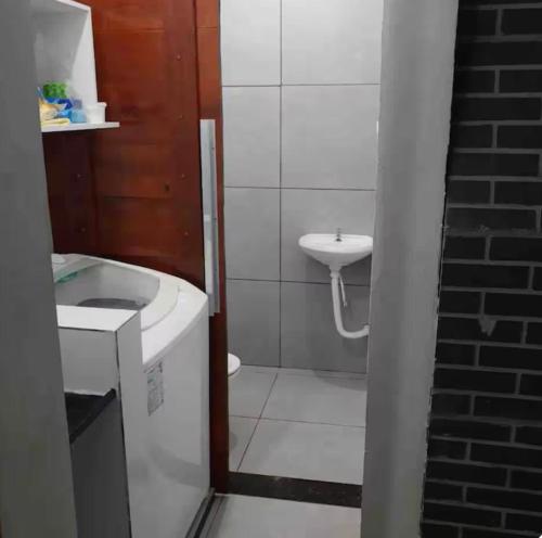 a small bathroom with a sink and a toilet at Casa Amar in Barra dos Coqueiros
