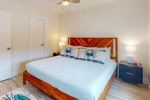 Postel nebo postele na pokoji v ubytování The Beach Suite #4