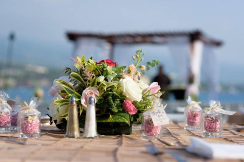 a table with a bouquet of flowers on it at Courtyard by Marriott King Kamehameha's Kona Beach Hotel in Kailua-Kona