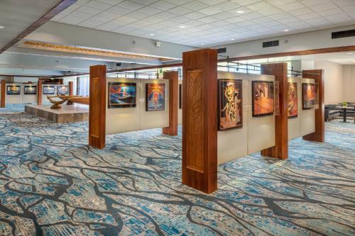 a room with paintings on display on a carpet at Courtyard by Marriott King Kamehameha's Kona Beach Hotel in Kailua-Kona