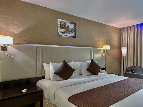 Postel nebo postele na pokoji v ubytování Boulevard Owerri Hotel