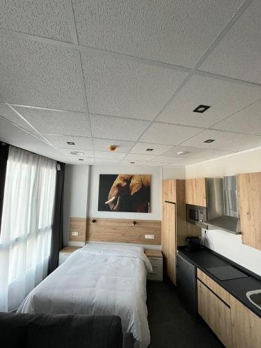 a bedroom with a bed and a painting on the wall at Apartamentos - Mirasur in Parla