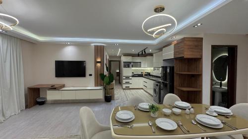 مدينتي - The Iconic Tower View