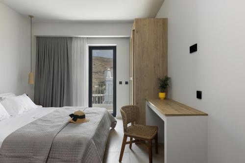 Ένα ή περισσότερα κρεβάτια σε δωμάτιο στο Infinity View Suites Tinos