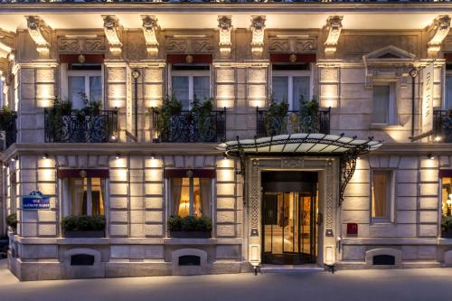 Η πρόσοψη ή η είσοδος του Hotel West-End