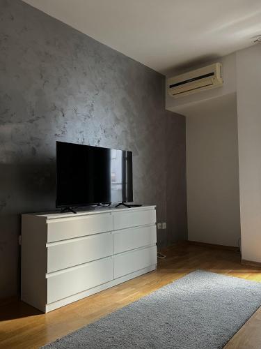 Μια τηλεόραση ή/και κέντρο ψυχαγωγίας στο Apartman Tara1