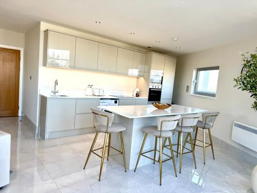 Cardiff Skyline Penthouse Apartment Free Parking Sleeps 8 photo 17