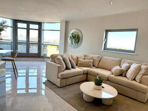 Cardiff Skyline Penthouse Apartment Free Parking Sleeps 8 photo 22