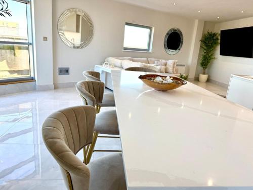 Cardiff Skyline Penthouse Apartment Free Parking Sleeps 8 photo 26