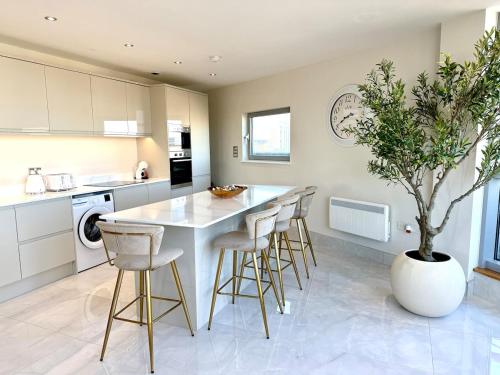 Cardiff Skyline Penthouse Apartment Free Parking Sleeps 8 photo 35