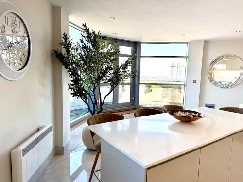 Cardiff Skyline Penthouse Apartment Free Parking Sleeps 8 photo 37