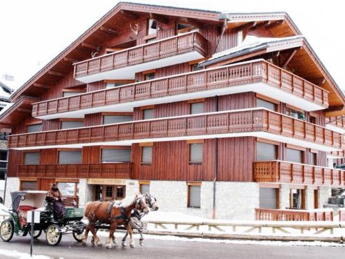 Photo de la galerie de l'établissement Appartement de standing au centre de Courchevel 1850, en bord de piste et avec terrasse - FR-1-514-35, à Courchevel