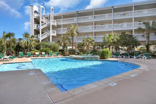a large swimming pool in front of a building at Bleu Oasis in Galveston