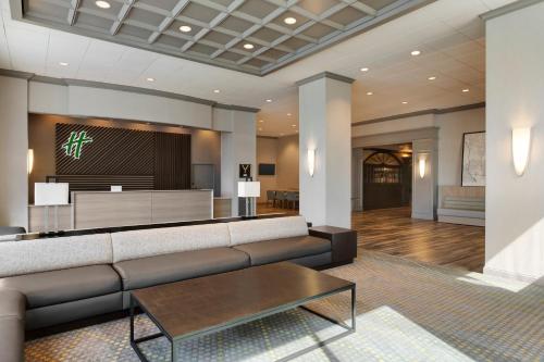 Televisyen dan/atau pusat hiburan di Holiday Inn Boston - Cambridge Area by IHG