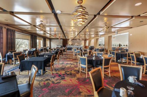 a room with tables and chairs in a restaurant at Crowne Plaza Minneapolis West by IHG in Plymouth