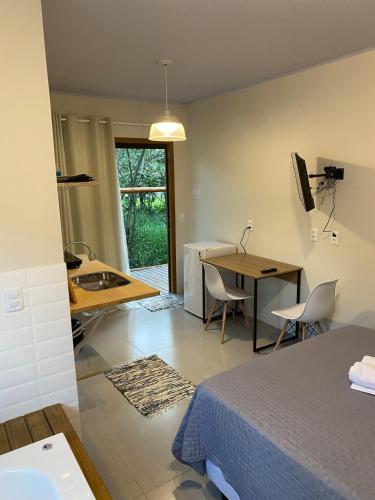 Φωτογραφία από το άλμπουμ του Loft Para Casais com Jacuzzi - Aloha Lofts Mariscal - Pipeline σε Bombinhas