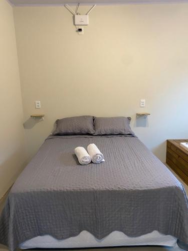 Ένα ή περισσότερα κρεβάτια σε δωμάτιο στο Loft Para Casais com Jacuzzi - Aloha Lofts Mariscal - Pipeline