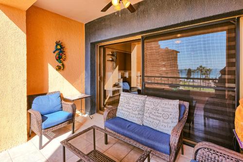 a balcony with a couch and chairs and a glass table at 301 C Princesa de peñasco in Puerto Peñasco