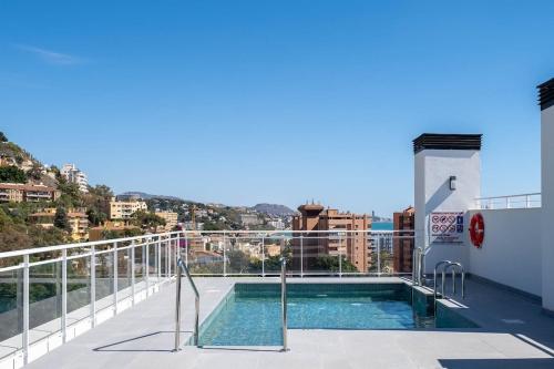 Your Sunny Retreat! Modern apt steps to the beach