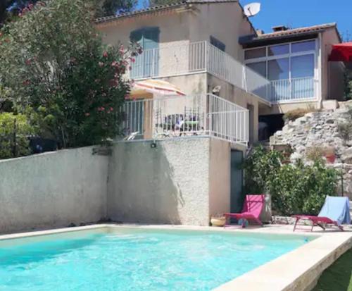 Maison provençale Piscine calme et soleil Très proche d'un arrêt de bus