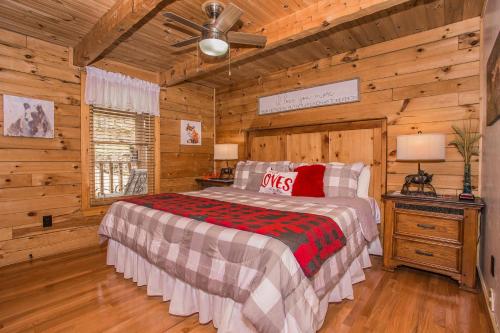 a bedroom with a bed in a log cabin at Sunset Ridge in Sevierville