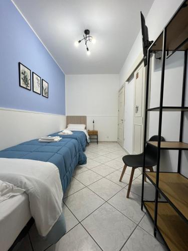 Ένα ή περισσότερα κρεβάτια σε δωμάτιο στο In Riva al Mare