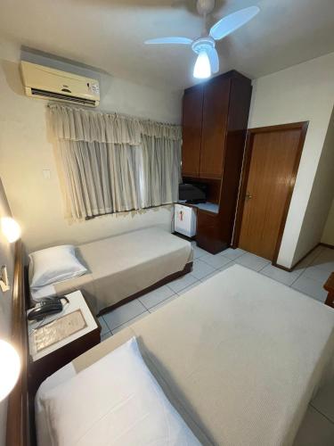 Postel nebo postele na pokoji v ubytování Hotel Cambirela