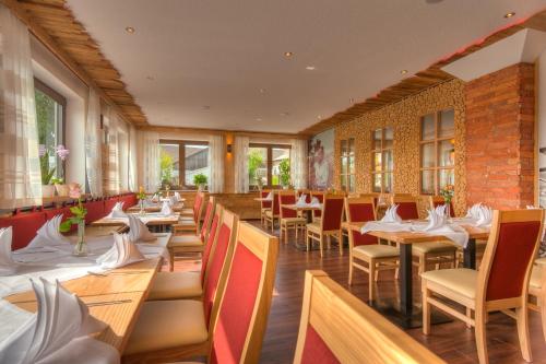 Restaurant ou autre lieu de restauration dans l'établissement Landhotel Zum Goldenen Kreuz