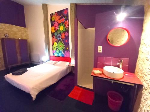 a bedroom with a bed and a sink and a painting at La Maison Pop-70's-Spot Nature-B&B in Sarrant