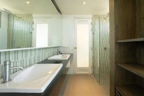 Ένα μπάνιο στο Yenna Apartment