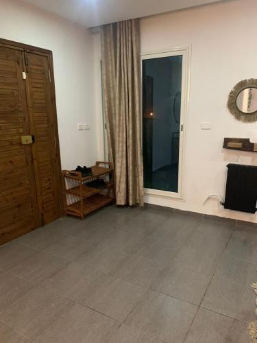 a living room with a door and a window at Appartement a Salambo in Douar ech Chott