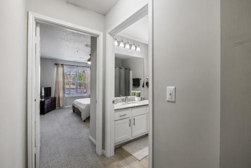 Ένα ή περισσότερα κρεβάτια σε δωμάτιο στο Charming 3BR Athens Abode Near UGA and Downtown