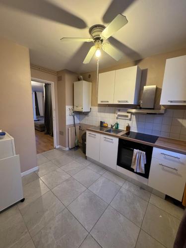 Kuchyň nebo kuchyňský kout v ubytování Appartement 3 chambres lumineux