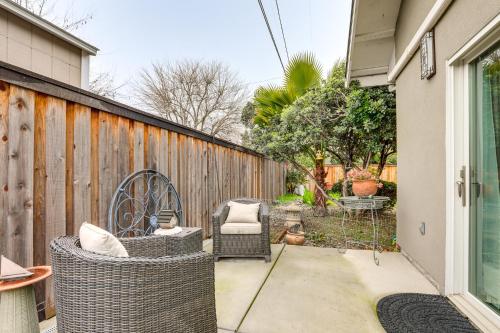 Φωτογραφία από το άλμπουμ του 2 Mi to Golden 1 Center Quiet Studio with Patio σε Δυτικό Σακραμέντο