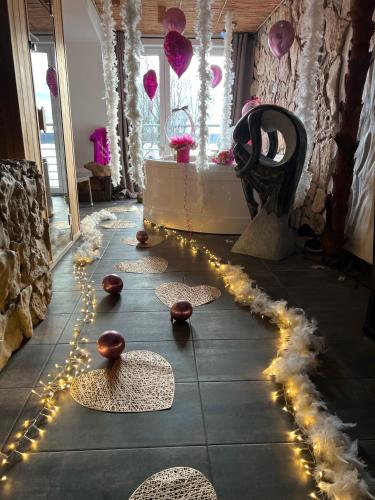 a room with a table with lights on the floor at EGZOTYCZNO - ROMANTYCZNE miejsce dla DWOJGA in Ełk