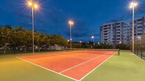 Εγκαταστάσεις για τένις ή/και σκουός στο Estrene lindo y cómodo apartamento ή εκεί κοντά