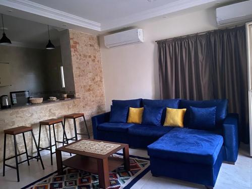 Stylish apartment steps from AUC families only