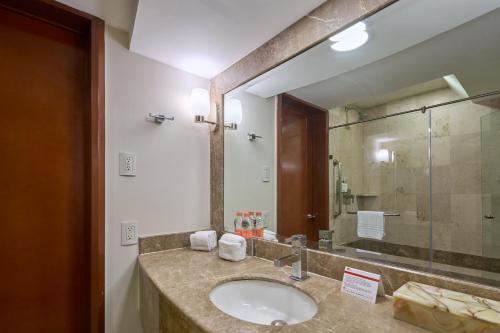 Koupelna v ubytování Holiday Inn Tuxtla Gutierrez by IHG