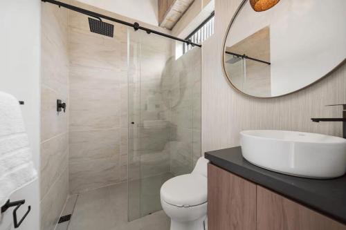 Koupelna v ubytování Poblado, 5 min to San Lucas Plaza, Free parking 316