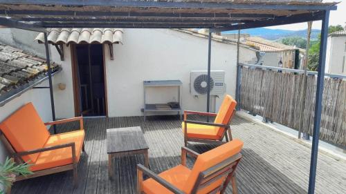 Χώρος καθιστικού στο L'Oustalet - Single-family home with terrace Oustalet