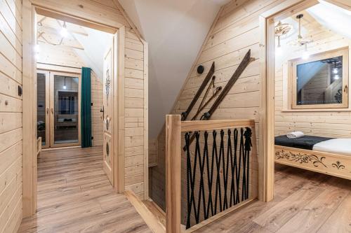 Ένα ή περισσότερα κρεβάτια σε δωμάτιο στο Domki na Ostrysie