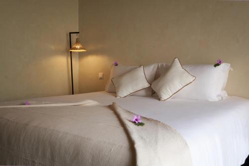 Letto o letti in una camera di Souimanga Lodge