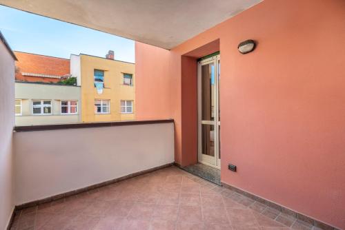 an empty room with an orange wall and a window at rest&fly BGY ORIO in Grassobbio