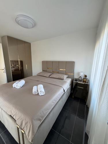 Ένα ή περισσότερα κρεβάτια σε δωμάτιο στο Kastel Apartmani