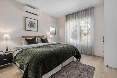 Кровать или кровати в номере Roxy on Church