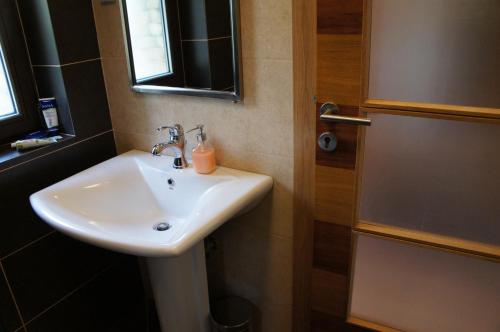 A bathroom at Sofia Apartment Kázmér