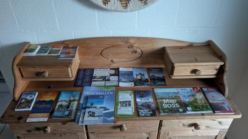 a wooden table with books on top of it at Casa14 - Swiss houses in Steffisburg