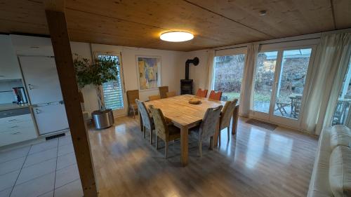 a kitchen and dining room with a wooden table and chairs at Casa14 - Swiss houses in Steffisburg